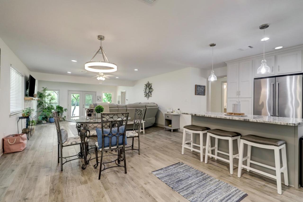 Kingwood Cottage - 10 Mins From Iah - Lake Front 험블 외부 사진